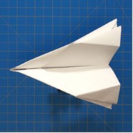 avión de papel de ala cruzada